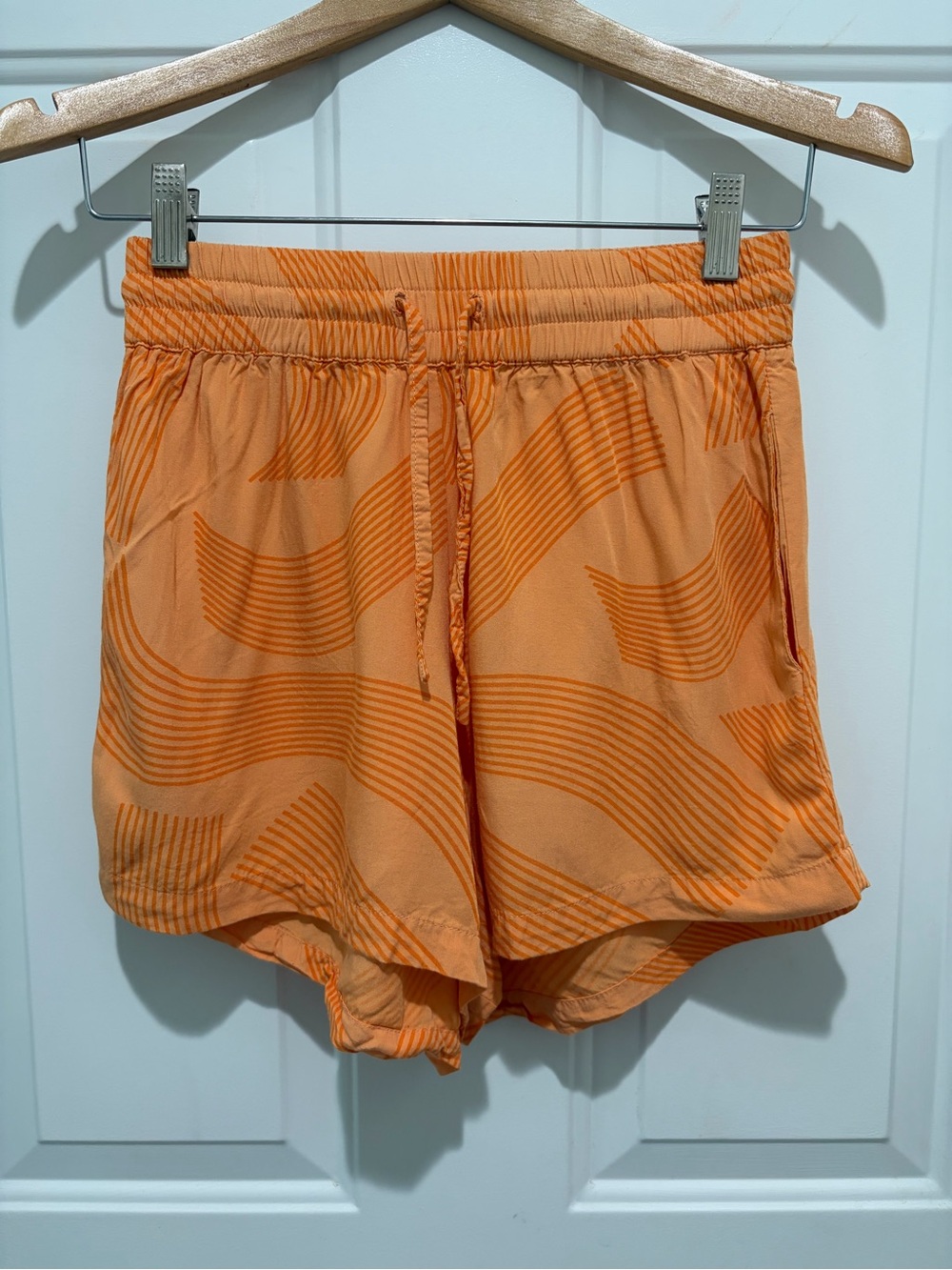 Women's Valija Orange Patterned Shorts with Drawstring and Pockets, size 2